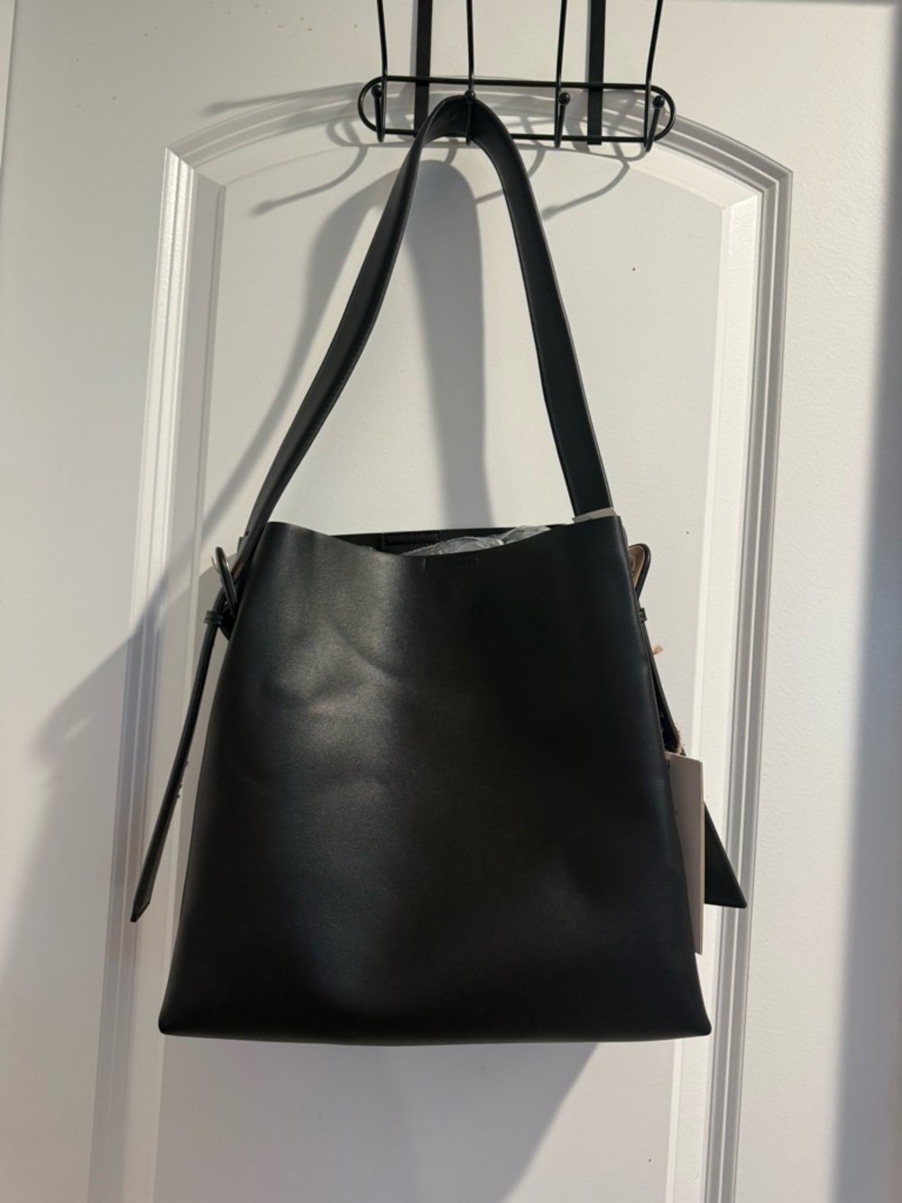 Classic Black Shoulder Bag - Sleek Everyday Tote